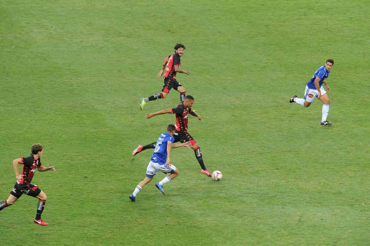 Fotos de Cruzeiro 1x0 Vitria, no Mineiro, pela nona rodada da Srie B