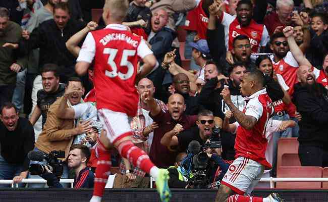 Gabriel Jesus comemorando gol pelo Arsenal no clssico