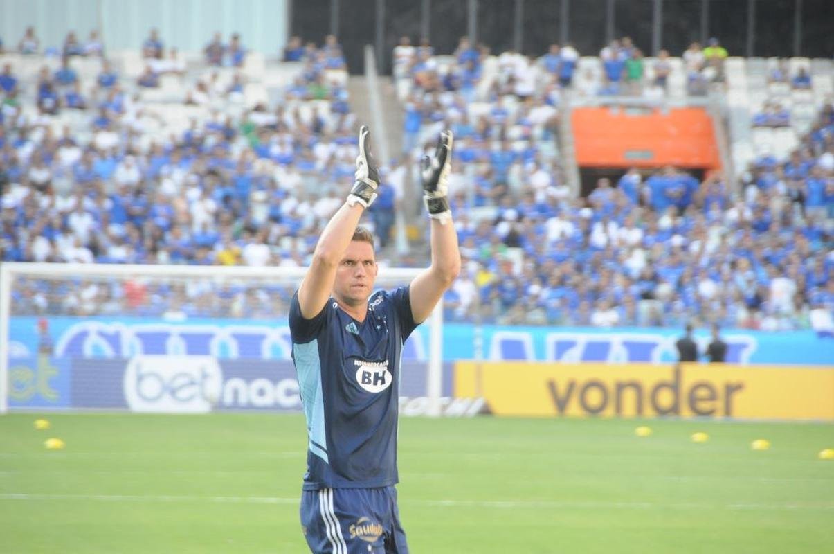 Fotos da torcida do Cruzeiro, no Mineiro, na partida contra a Ponte Preta pela 13 rodada da Srie B do Campeonato Brasileiro. Mineiro recebeu grande pblico mais uma vez
