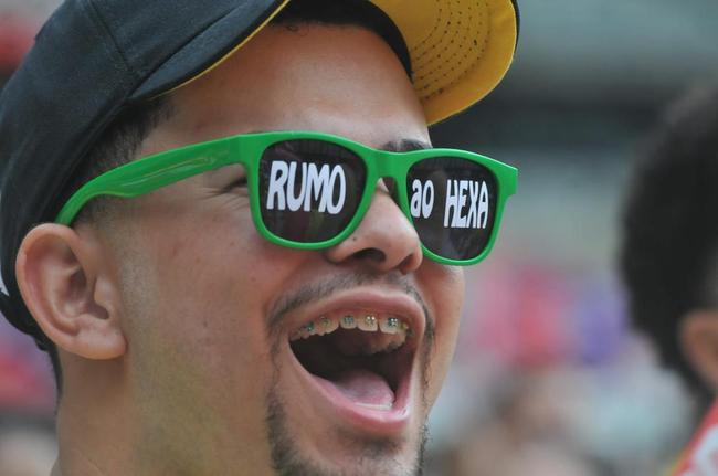 No Mineiro, torcedores assistem ao jogo entre Brasil x Srvia pela Copa do Mundo do Catar