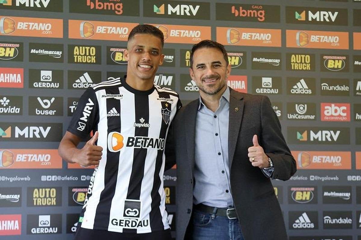 Emprestado pelo Shakhtar Donetsk, da Ucrnia, meia-atacante Pedrinho assinou pelo Atltico em junho.