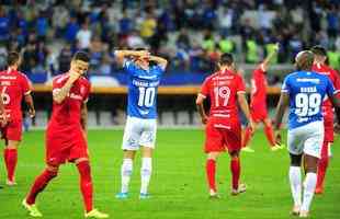 No segundo tempo, Fbio salvou Cruzeiro em dois lances, aos 25 e aos 26. Mas, aos 30, Edenlson marcou o gol do Internacional, em rebote de falta cobrada por Paolo Guerrero. 