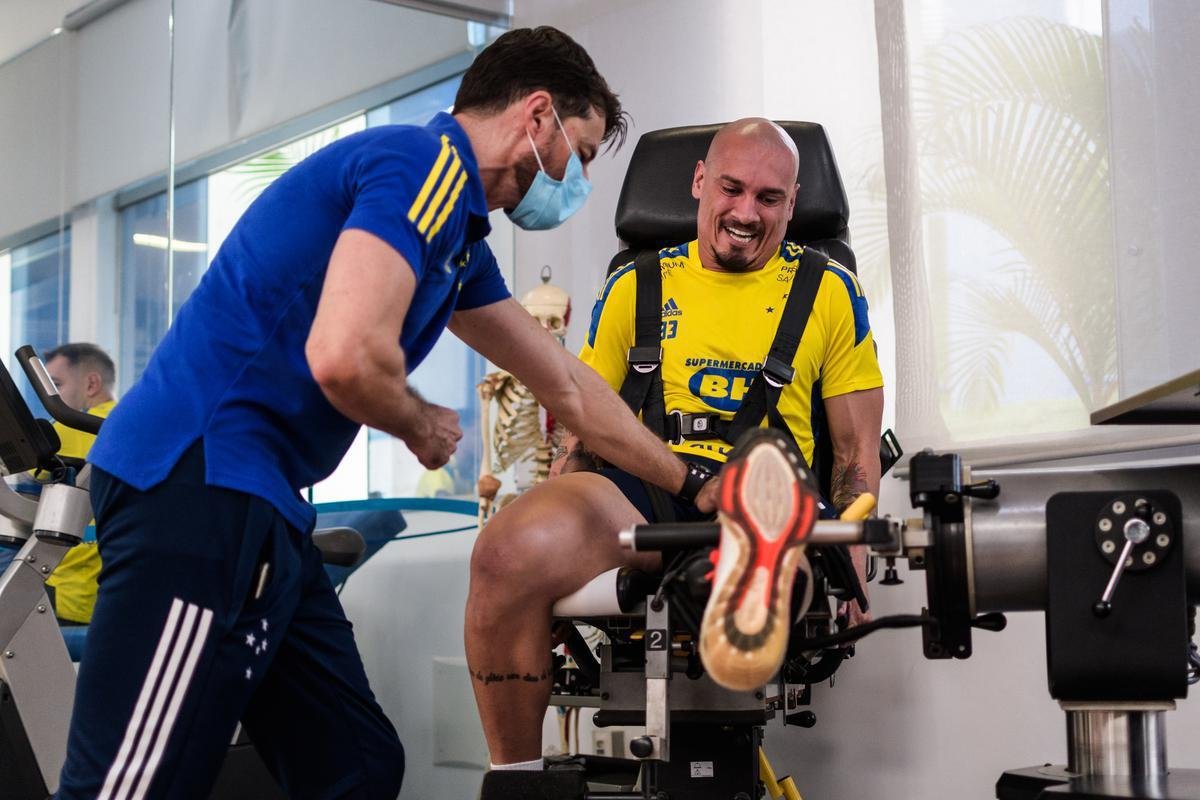 Fotos do primeiro dia de trabalho do Cruzeiro em 2022 na Toca da Raposa II