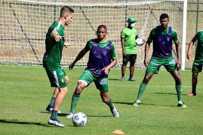 Amrica se reapresentou nesta tera-feira e deu incio  preparao para duelo com o Atltico-GO, pela 14 rodada da Srie A.