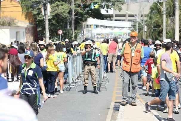 Mineiro ficou colorido nesta quarta-feira com camisas de clubes e selees em duelo da Olimpada