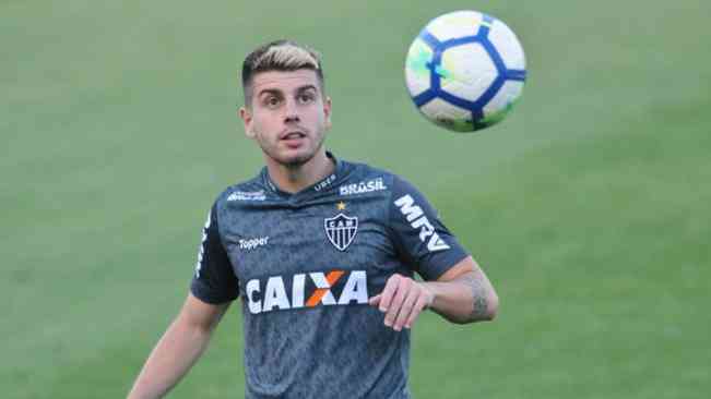 De volta ao Brasil, meia Tomás Andrade, ex-Atlético, assina com Botafogo-SP