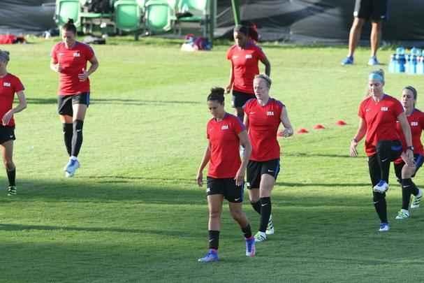 Treino bastante descontrado da Seleo Norte-Americana Feminina de Futebol no CT do Amrica, em BH