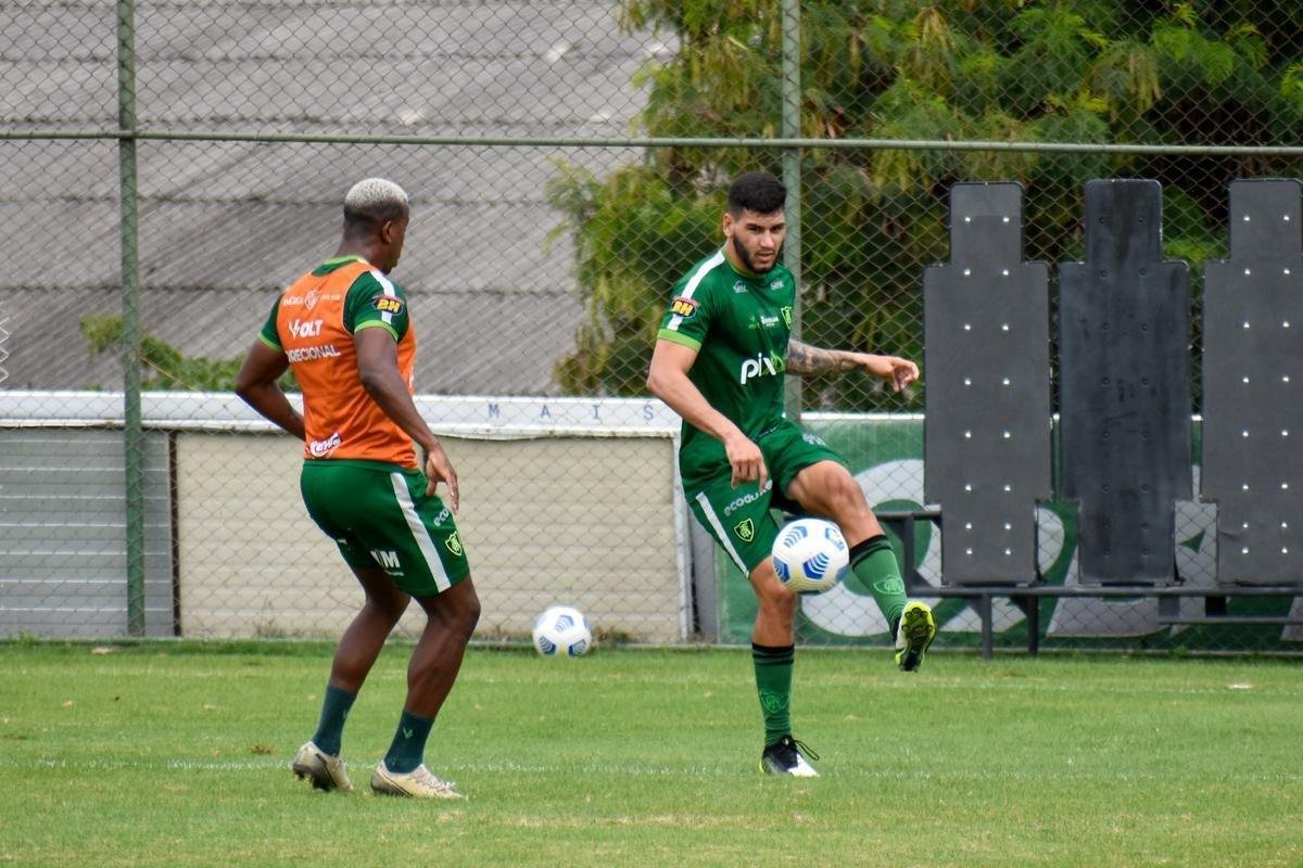 Fotos do treino do Amrica nesta sexta-feira (19), no CT Lanna Drumond, antes de viajar ao Rio de Janeiro para enfrentar o Fluminense