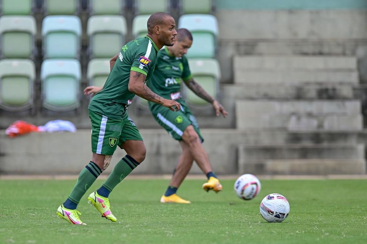 Amrica treinou nesta quinta-feira (10), no CT Lanna Drumond, visando o clssico de sbado contra o Atltico