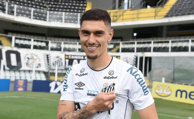 Santos anuncia a contrata��o do zagueiro uruguaio Emiliano Vel�zquez