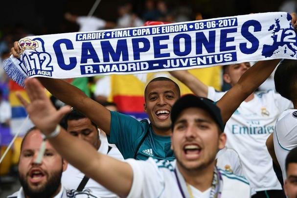 Torcidas de Real Madrid e Liverpool encheram o estádio Olímpico, de Kiev, na final da Champions