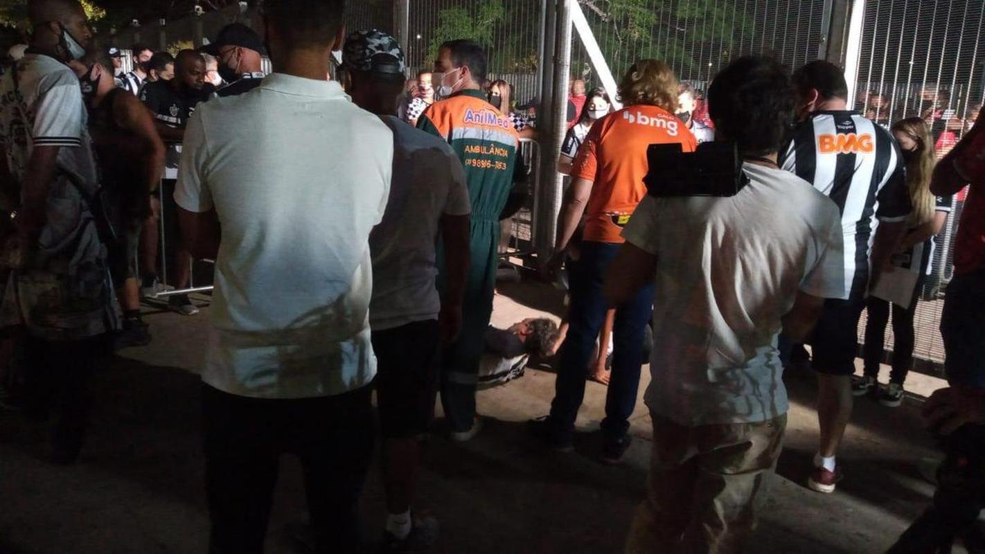 Fotos da torcida do Atltico no pr-jogo contra o Palmeiras no Mineiro