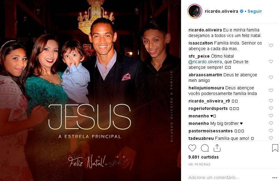 Ricardo Oliveira postou uma foto ao lado da famlia 