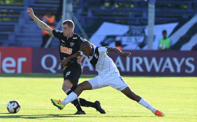 Fotos do primeiro tempo do jogo entre Danubio e Atltico, em Montevidu, pela segunda fase da Libertadores