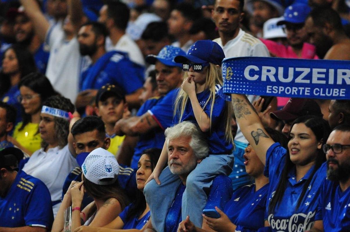 Fotos da torcida do Cruzeiro no Mineiro na partida contra o Ituano pela Serie B. Foi o primeiro encontro dos cruzeirenses com o time aps a confirmao do ttulo nacional