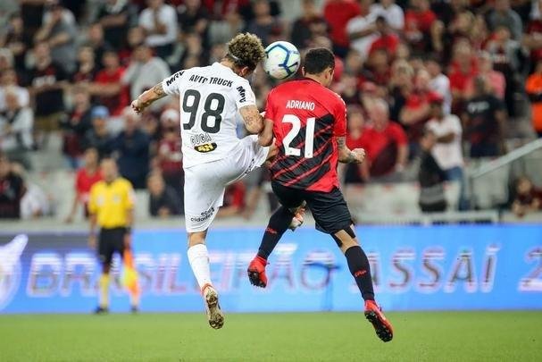 Galo perdeu muitas chances e acabou derrotado pelo xar paranaense
