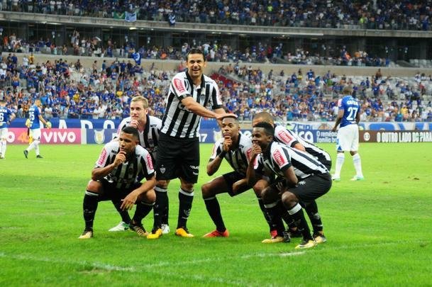 22/10/2017 - Cruzeiro 1 x 3 Atltico - Campeonato Brasileiro - O Atltico ainda perseguia a classificao para a Copa Libertadores de 2018. O alvinegro, no entanto, comeou perdendo o clssico para o Cruzeiro, que tinha a maioria da torcida no Mineiro. Thiago Neves abriu o placar para a equipe celeste. Na etapa final, o baixinho Otero, de cabea, empatou o duelo no Mineiro. Depois, foi a vez de Robinho brilhar. Em dois lances bem parecidos, ele driblou os marcadores (Henrique e Ezequiel, um em cada lance) e finalizou com chutes colocados, sem chances para Fbio.