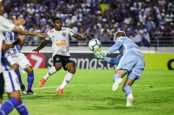 Imagens do jogo disputado no estdio Rei Pel