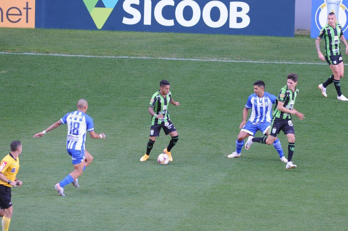 Fotos do jogo entre Amrica e CSA-AL, no Independncia, em Belo Horizonte, pela Srie B do Campeonato Brasileiro