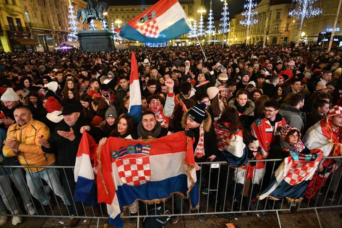 Festa da torcida croata em Zagreb com a vitria sobre Marrocos e a conquista do terceiro lugar na Copa do Mundo de 2022, no Catar