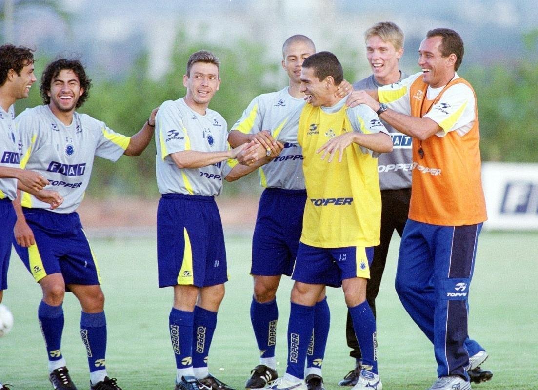 NOVEMBRO - Dia a dia de treinos do Cruzeiro na temporada que culminou com a Trplice Coroa