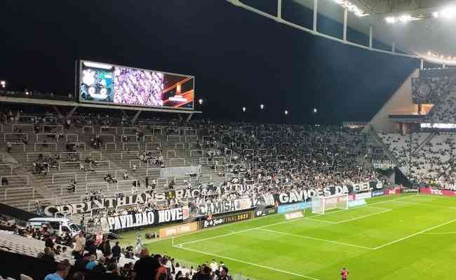 Organizadas do Corinthians comearam o jogo em silncio