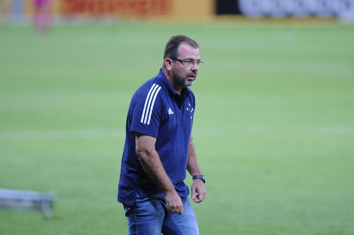 Fotos do duelo entre Cruzeiro e Amrica, pela Srie B, no Mineiro 