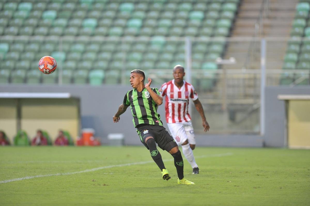 Veja fotos do jogo entre Amrica e Villa Nova