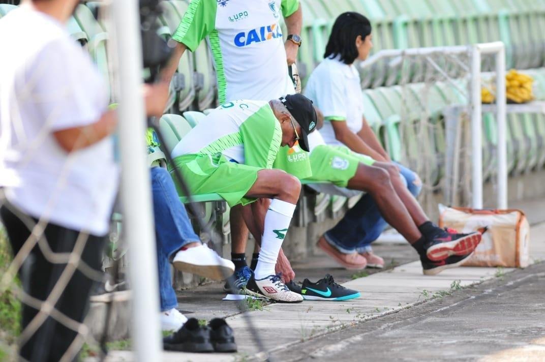 Tcnico acompanhou treinamento regenerativo do elenco nesta segunda-feira