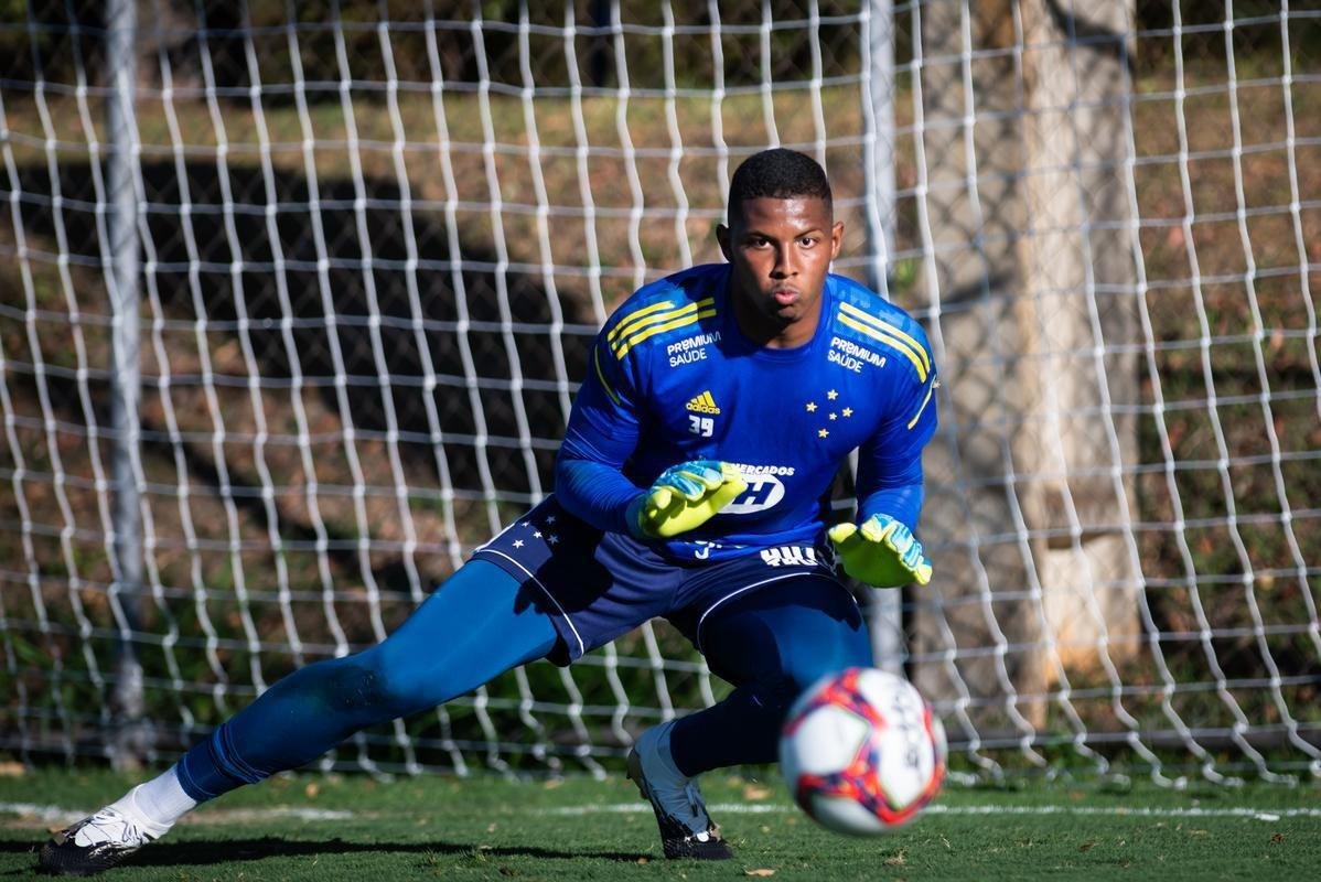 Fotos do treino do Cruzeiro na tarde desta quinta-feira (19/8), na Toca da Raposa II, em Belo Horizonte. Time fechou a preparao para enfrentar o Confiana, s 21h30 desta sexta-feira, no Mineiro