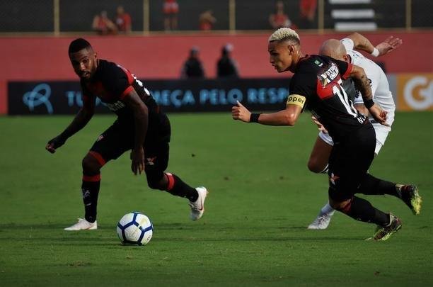 Vitória derrotou Atlético por 1 a 0, no Barradão, com gol de Léo Ceará