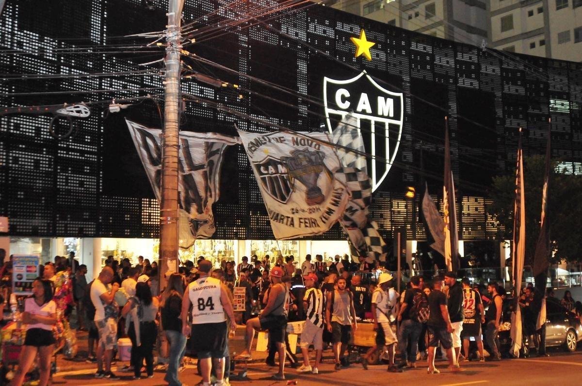 Fotos da festa da torcida do Atltico na sede do clube pelo aniversrio de 110 anos