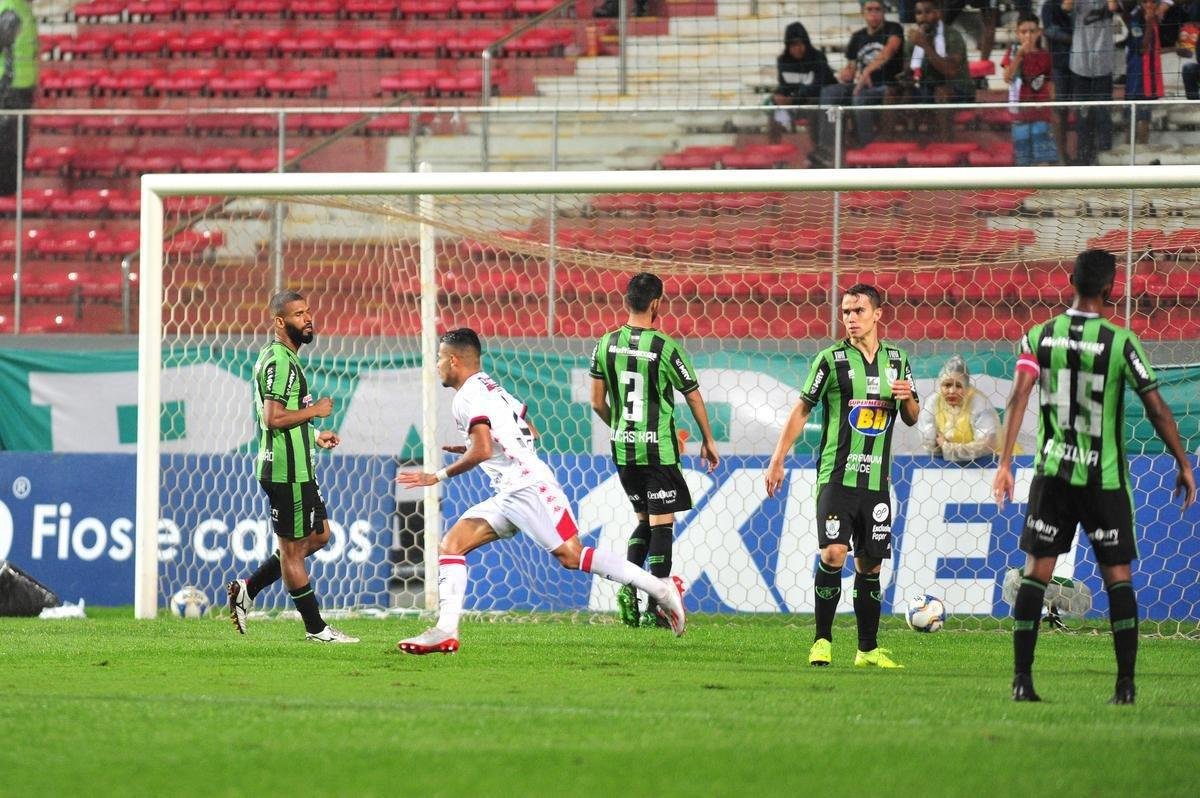 Fotos do duelo entre Amrica e Vitria, no Independncia, pela 36 rodada da Srie B