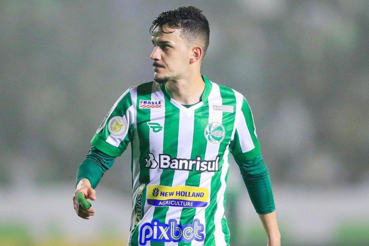 Guilherme Castilho - Foram 45 jogos feitos pelo meio-campista na temporada, sendo 30 no Brasileiro. No total do ano, fez oito gols e deu seis assistncias, nmeros que impressionaram a diretoria alvinegra e empolgaram o torcedor.