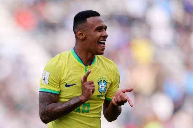 Marquinhos comemora o segundo gol do Brasil no jogo: vaga garantida nas oitavas do Mundial sub-20