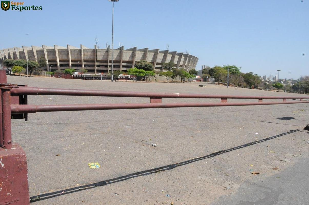 04/09/2010 - Neste perodo, obra fica restrita ao interior do Mineiro. No exterior, tudo parado