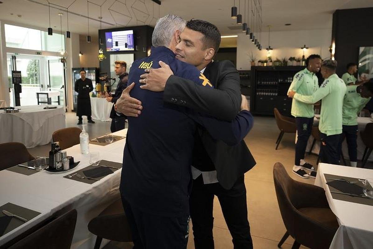 Nesta segunda-feira, os atletas que defendem clubes europeus comearam a se apresentar em Turim. Com isso, a Seleo Brasileira aguarda apenas a chegada de Marquinhos e Neymar 