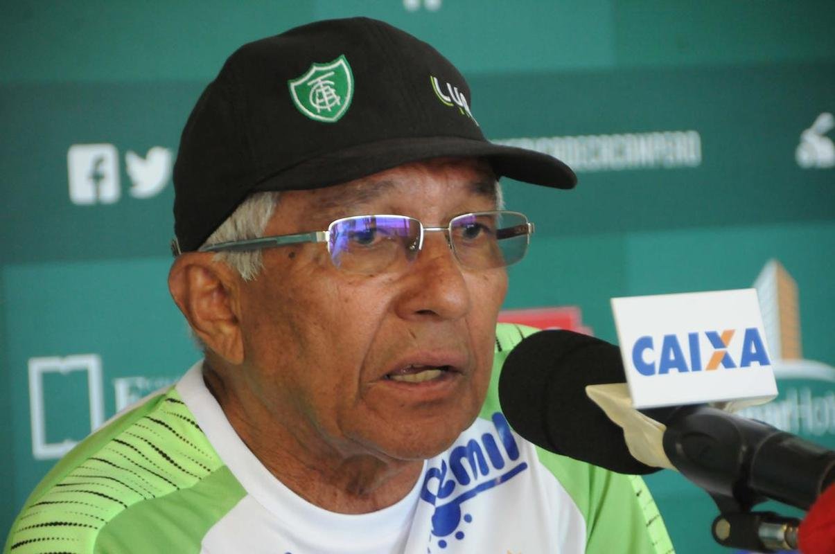 Givanildo Oliveira (2018/2019): 23 jogos, 9 vitrias, 5 empates, 9 derrotas (46,4% de aproveitamento)