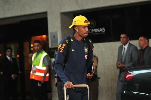 Seleo Brasileira deixou hotel Ouro Minas na noite desta quarta-feira e se despediu de Belo Horizonte, onde venceu a Argentina por 2 a 0 na semifinal da Copa Amrica. Reta final de treinos ser na Granja Comary, em Terespolis. Deciso est marcado para domingo, s 17h, no Maracan