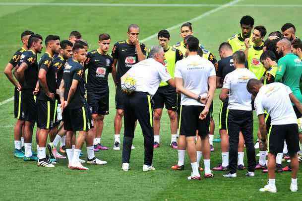 Tite comandou treino no Mineiro e, em seguida, concedeu entrevista coletiva