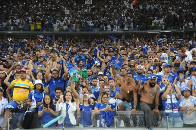 Fotos da torcida do Cruzeiro na derrota para o Fluminense no Mineiro; mesmo com eliminao, time recebeu grande apoio ao fim da partida