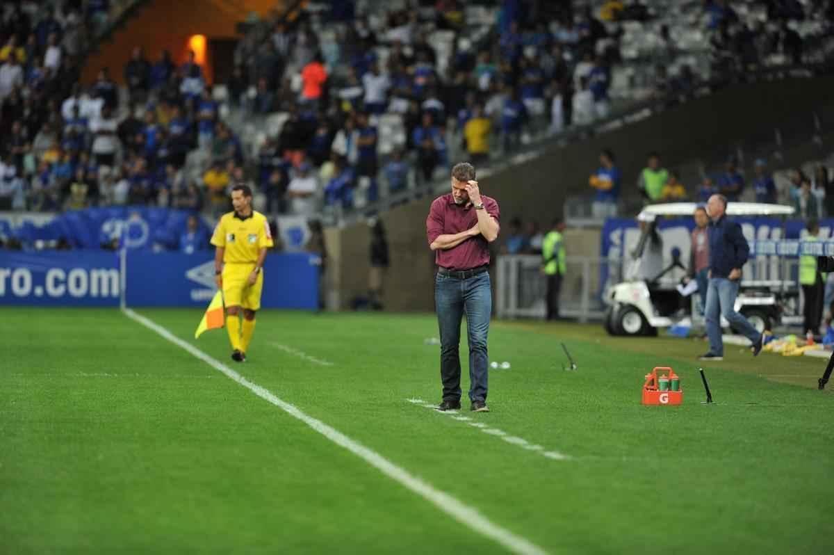 Cruzeiro empatou com o vitria, neste domingo, no Mineiro