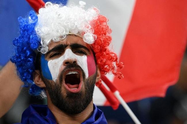 Torcedores no Estdio Al Thumama, em Doha, para o duelo entre Frana e Polnia, pelas oitavas de final da Copa do Mundo.