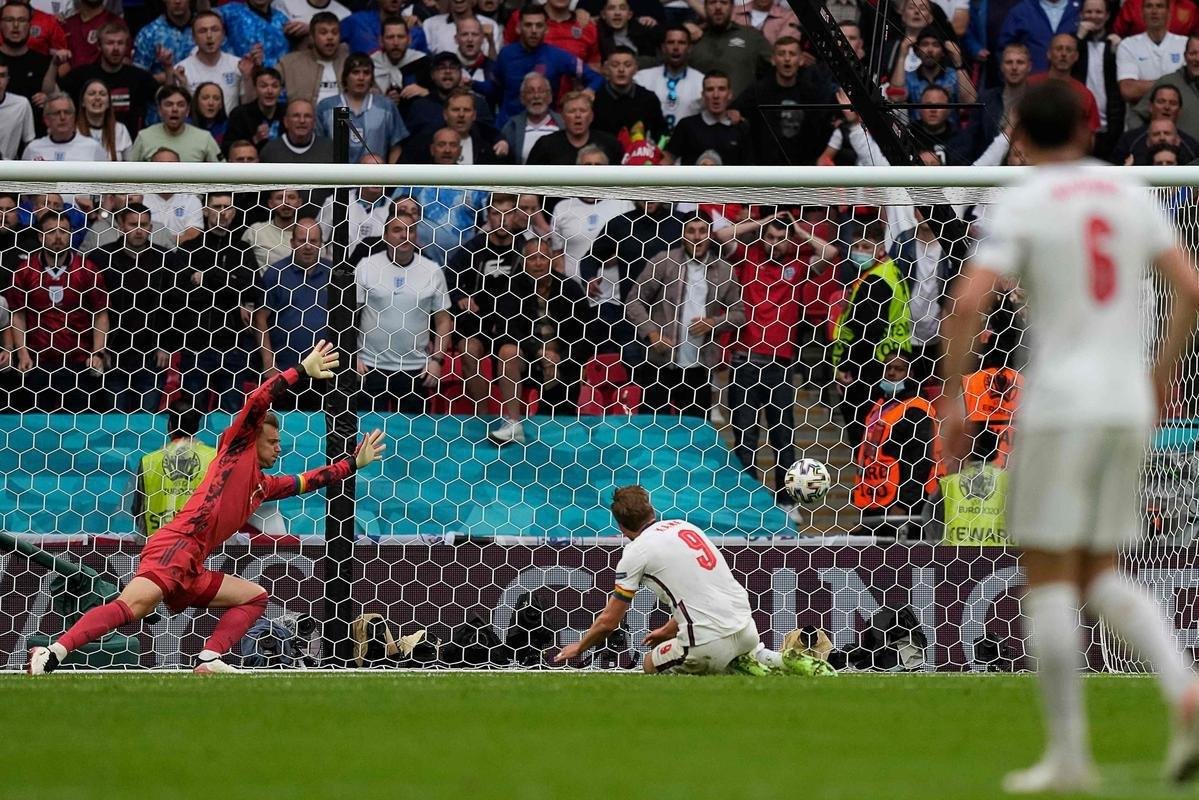 Fotos do gol de Harry Kane, da Inglaterra, sobre a Alemanha, em Wembley. Ingleses venceram por 2 a 0 e avanaram s quartas de final da Eurocopa