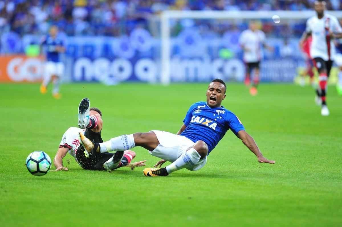 Imagens do jogo entre Cruzeiro e Flamengo, pela 14 rodada da Srie A, no Mineiro