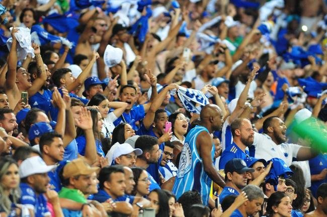 Fotos da torcida no jogo entre Cruzeiro e CSA no Mineiro