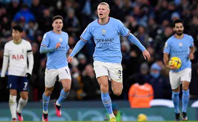 Tottenham vence com dez e é líder à condição antes do Arsenal-Man