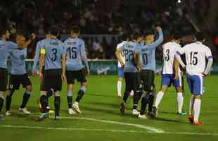 Arrascaeta, do Cruzeiro, marcou primeiro gol do Uruguai em vitria sobre Uzbequisto, em Montevidu