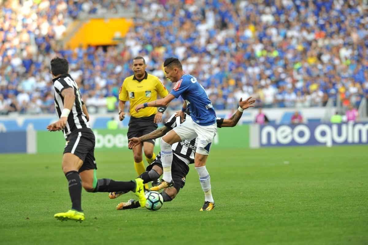 Imagens do jogo entre Cruzeiro e Botafogo, pela 19 rodada do Brasileiro, no Mineiro