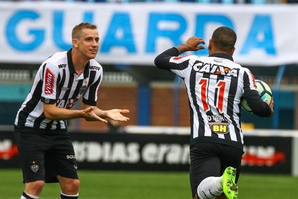 Imagens do empate entre Avaí e Atlético, na Ressacada